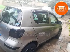 Photo - Toyota Vitz 2004 Gray