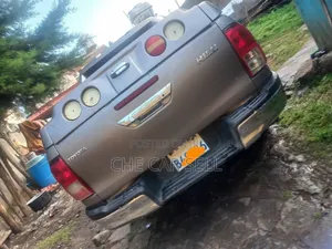 Toyota Hilux 2017 Gray