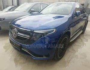 New Mercedes-Benz C400 2023 Blue