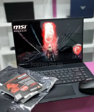 New Laptop MSI Creator 17 B11ue-224 16GB Intel Core I7 SSD 1T
