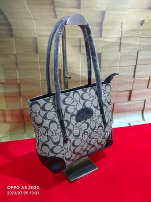  Europe Standard 
Classy Handbags