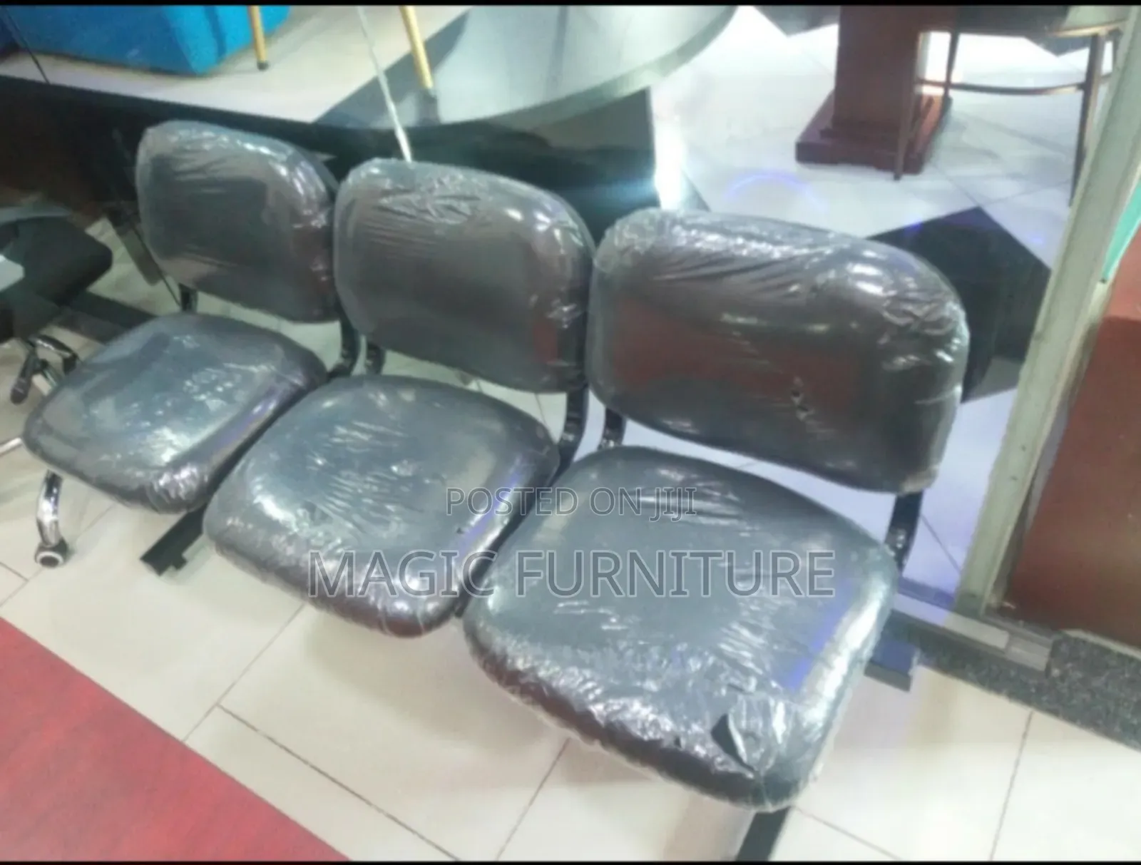 Three Siter Gust Chair