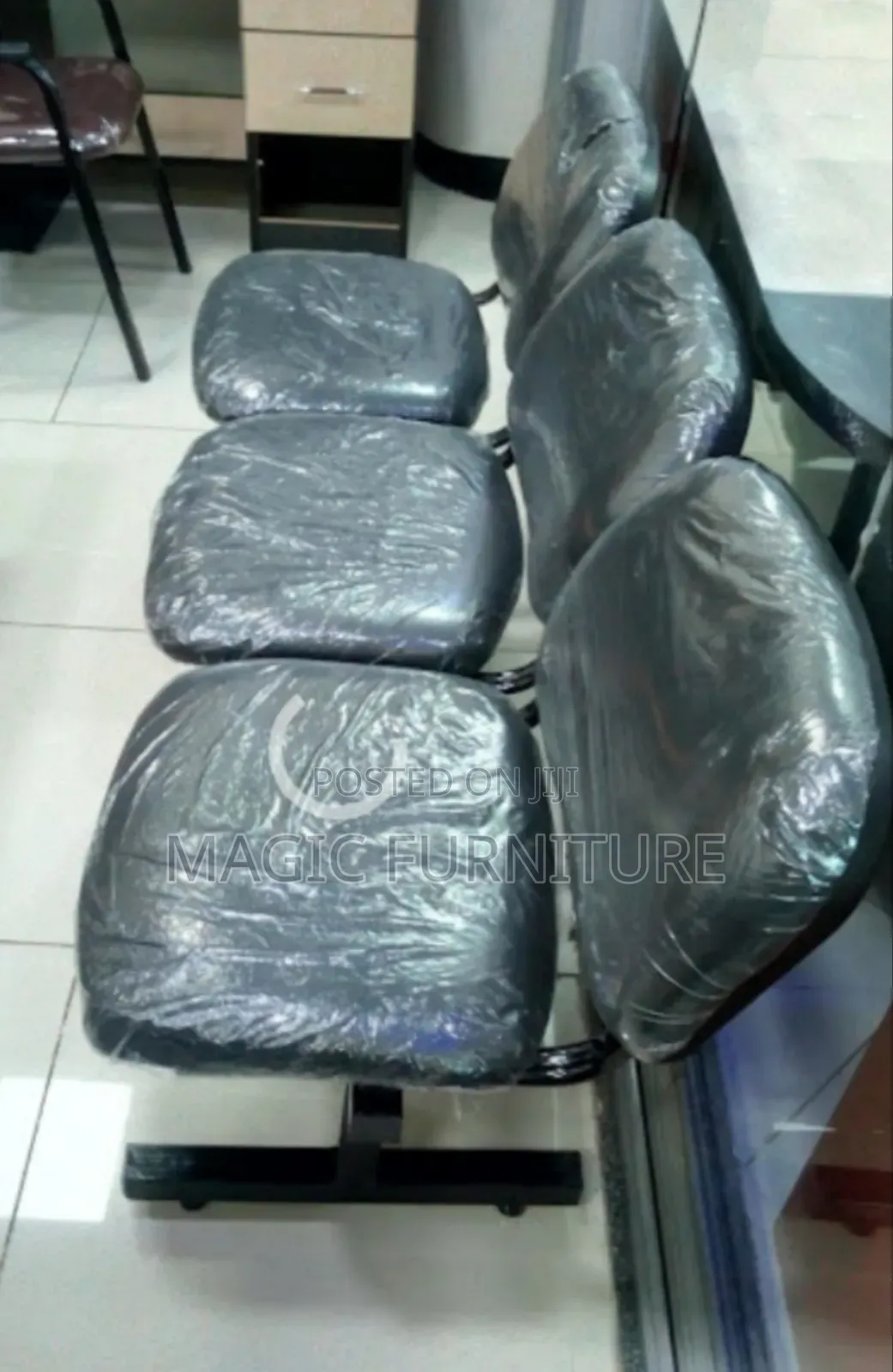 Three Siter Gust Chair