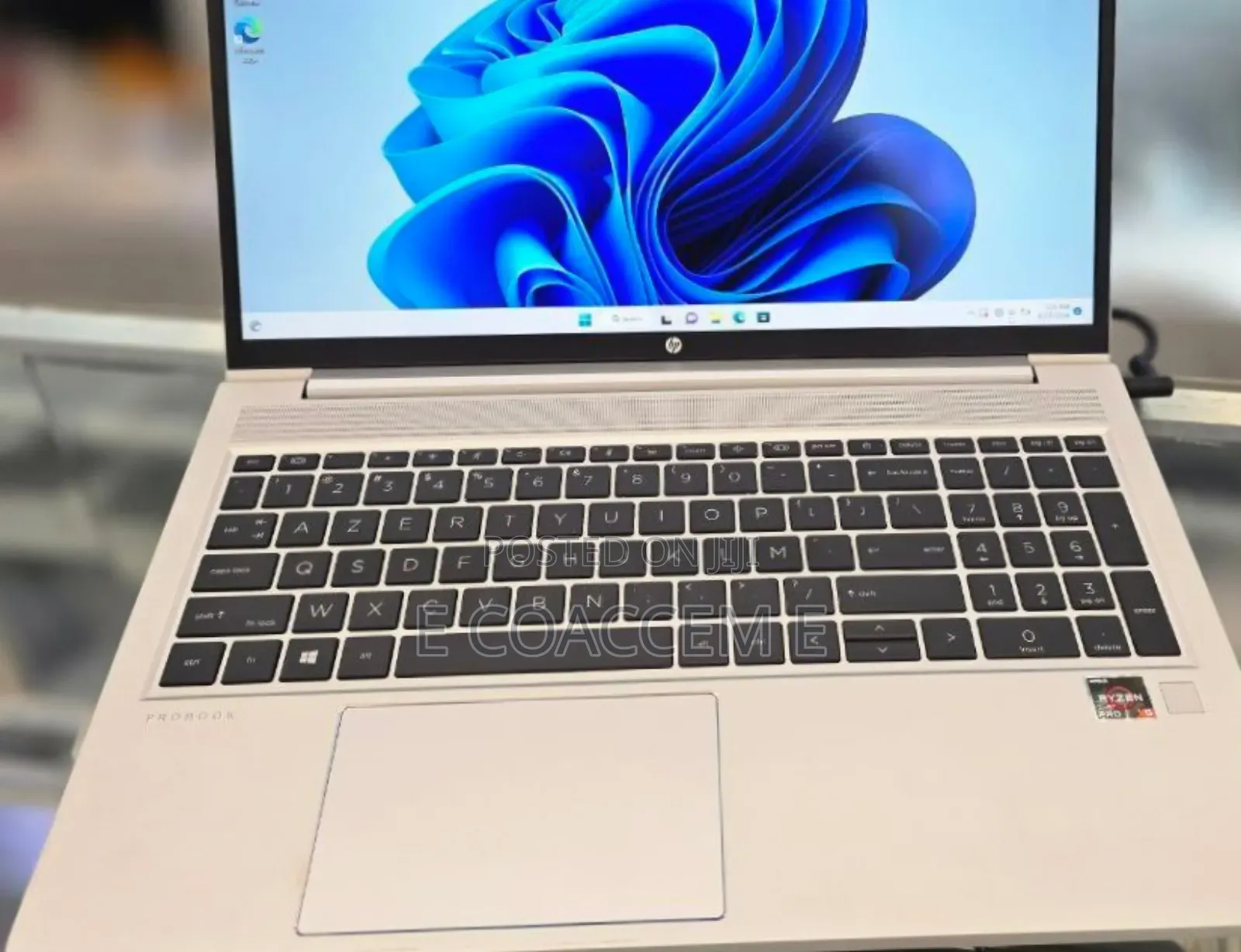 New Laptop HP 8GB AMD Ryzen 5 SSD 256GB