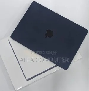 Photo - New Laptop Apple MacBook Air 2022 M2 8GB Apple M2 SSD 256GB