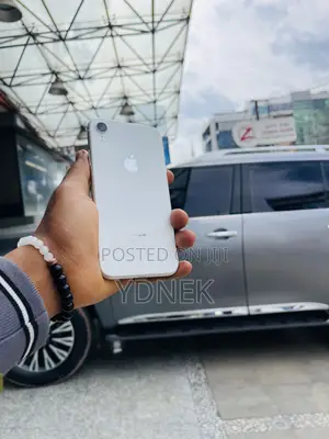 Apple iPhone XR 64 GB White