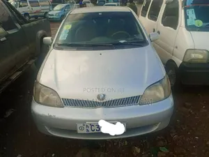 Photo - Toyota Platz 2001 Silver