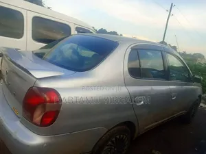 Toyota Platz 2001 Silver