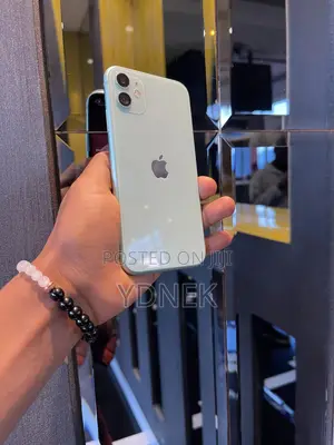 Photo - Apple iPhone 11 64 GB Bronze