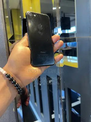 Photo - Apple iPhone 7 128 GB Black