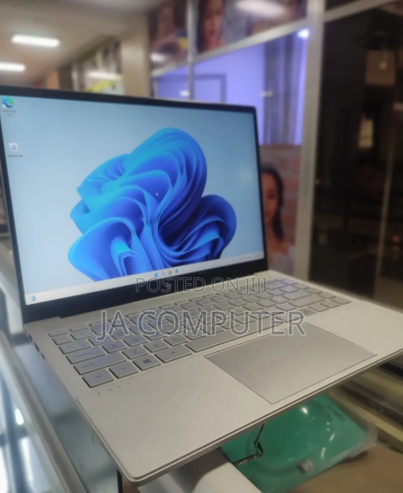 New Laptop HP Envy Pro 16GB Intel Core I7 SSD 1T