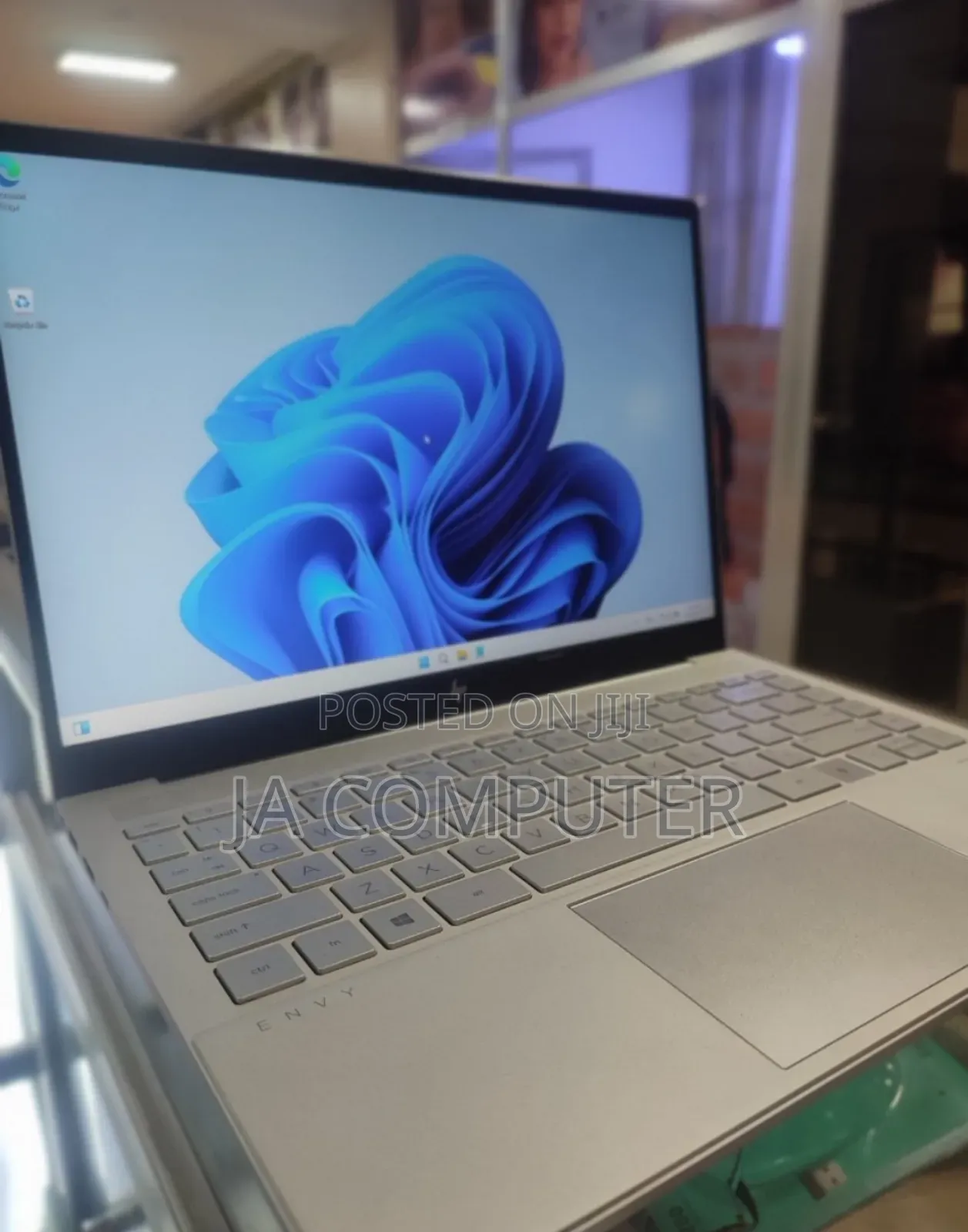 New Laptop HP Envy Pro 16GB Intel Core I7 SSD 1T