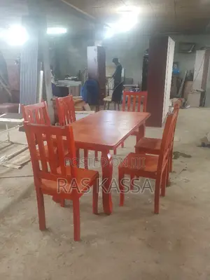 የገበታ ጠረጴዛ ከ 6 ወንበርን ጋር