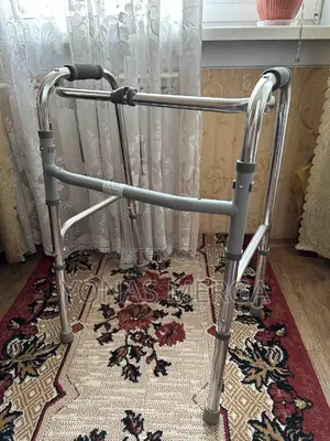 Photo - New Walker/Silver Reciprocating Aluminium Foldable Walker
