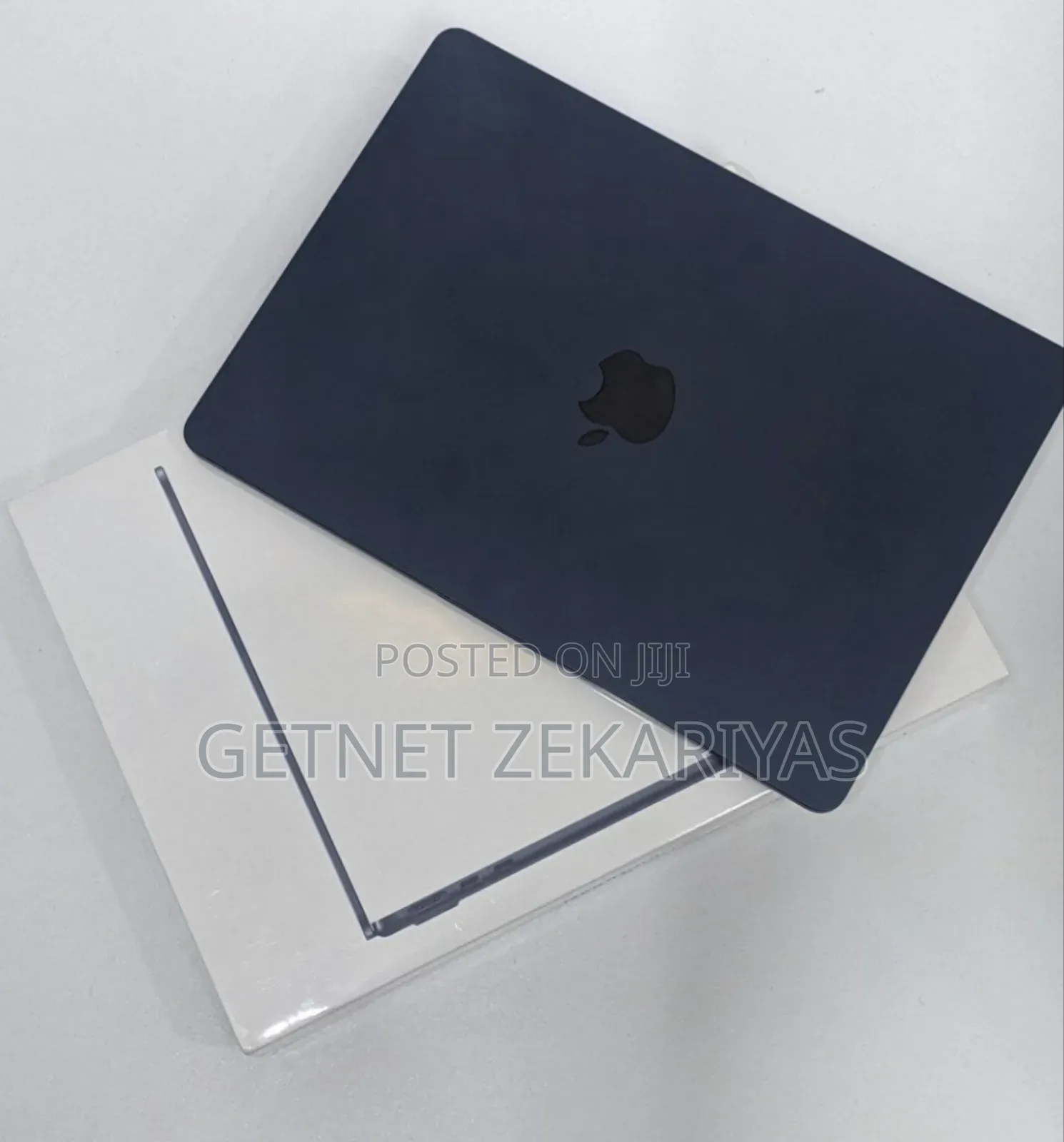 New Laptop Apple MacBook Air 2022 M2 8GB Apple M2 SSD 256GB