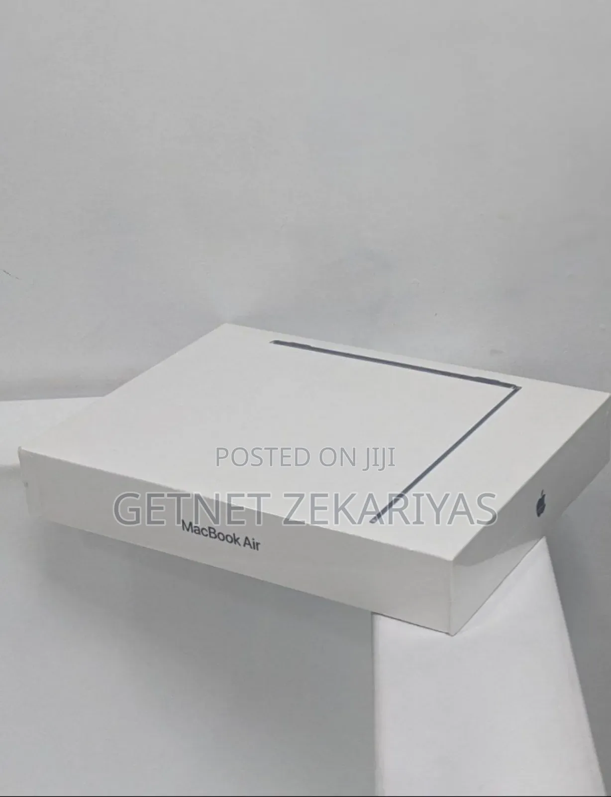 New Laptop Apple MacBook Air 2022 M2 8GB Apple M2 SSD 256GB