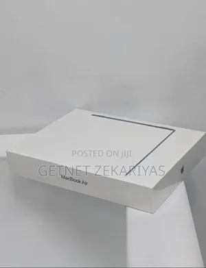 New Laptop Apple MacBook Air 2022 M2 8GB Apple M2 SSD 256GB