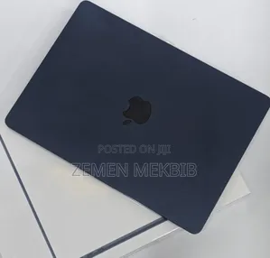 New Laptop Apple MacBook Air 2022 M2 8GB SSD 256GB