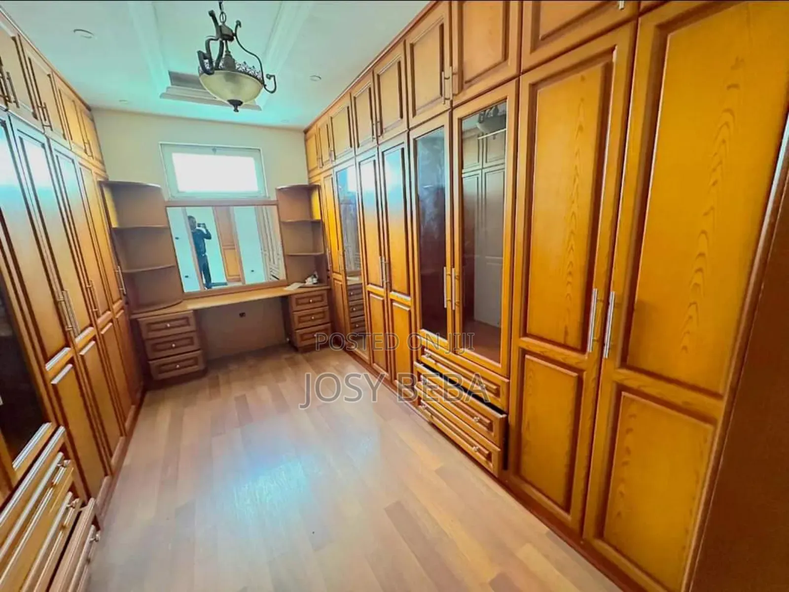 8bdrm House in Bole for rent