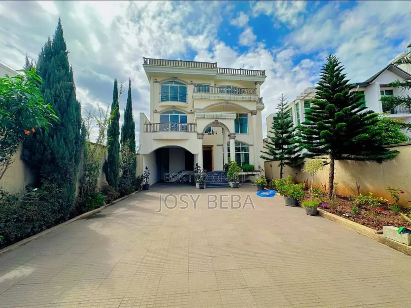 8bdrm House in Bole for rent