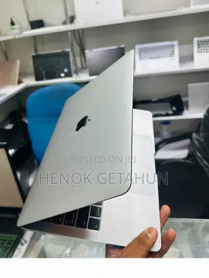 New Laptop Apple MacBook Pro 2017 16GB Intel Core i5 SSD 256GB