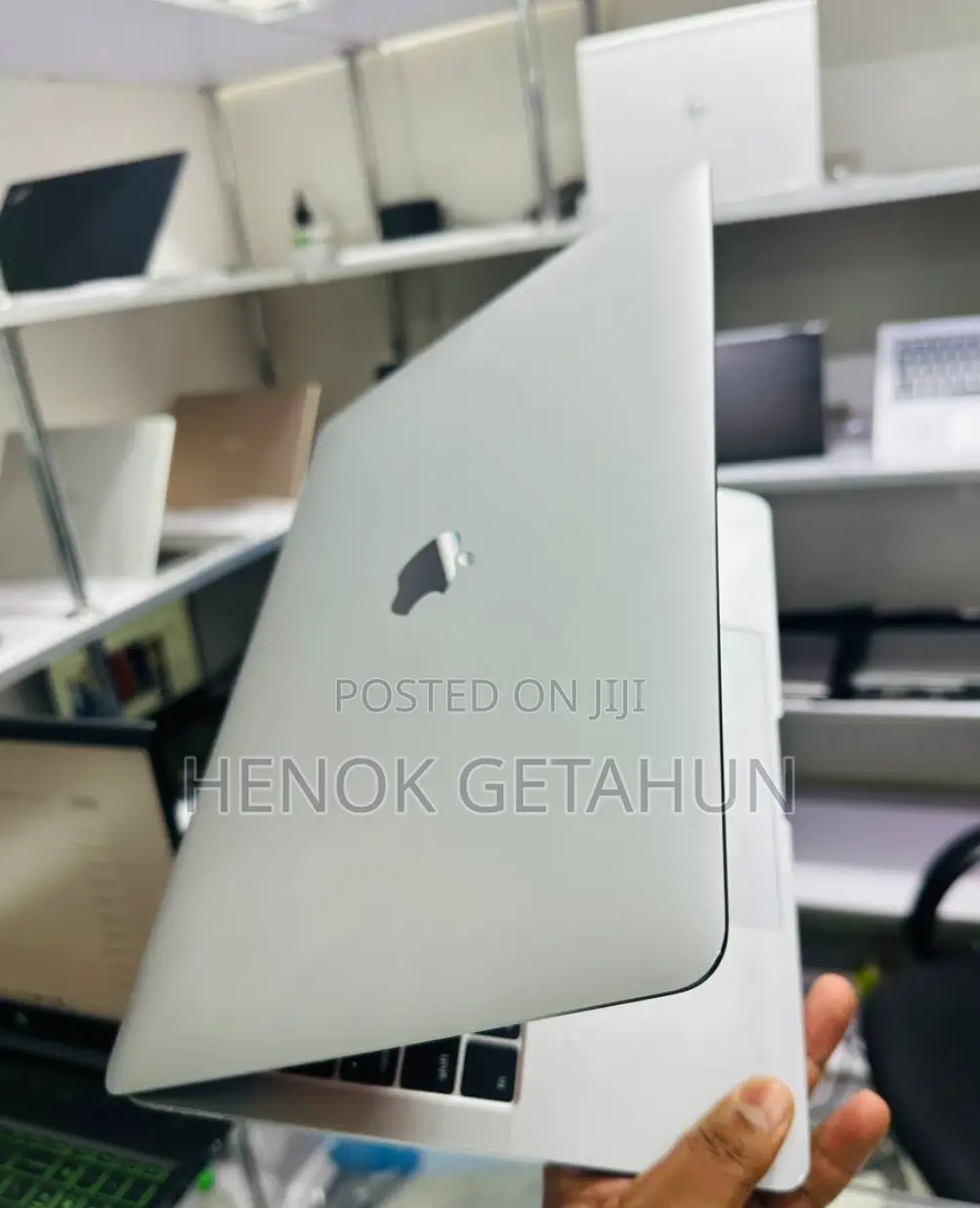 New Laptop Apple MacBook Pro 2017 16GB Intel Core i5 SSD 256GB