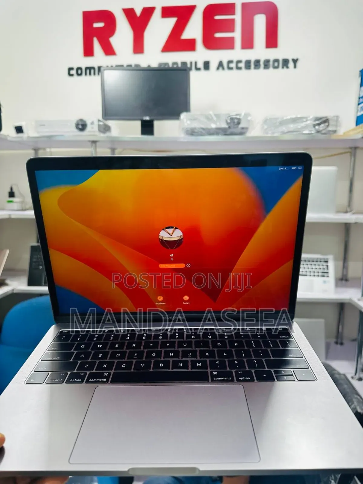 New Laptop Apple MacBook Pro 2017 16GB Intel Core I5 SSD 256GB