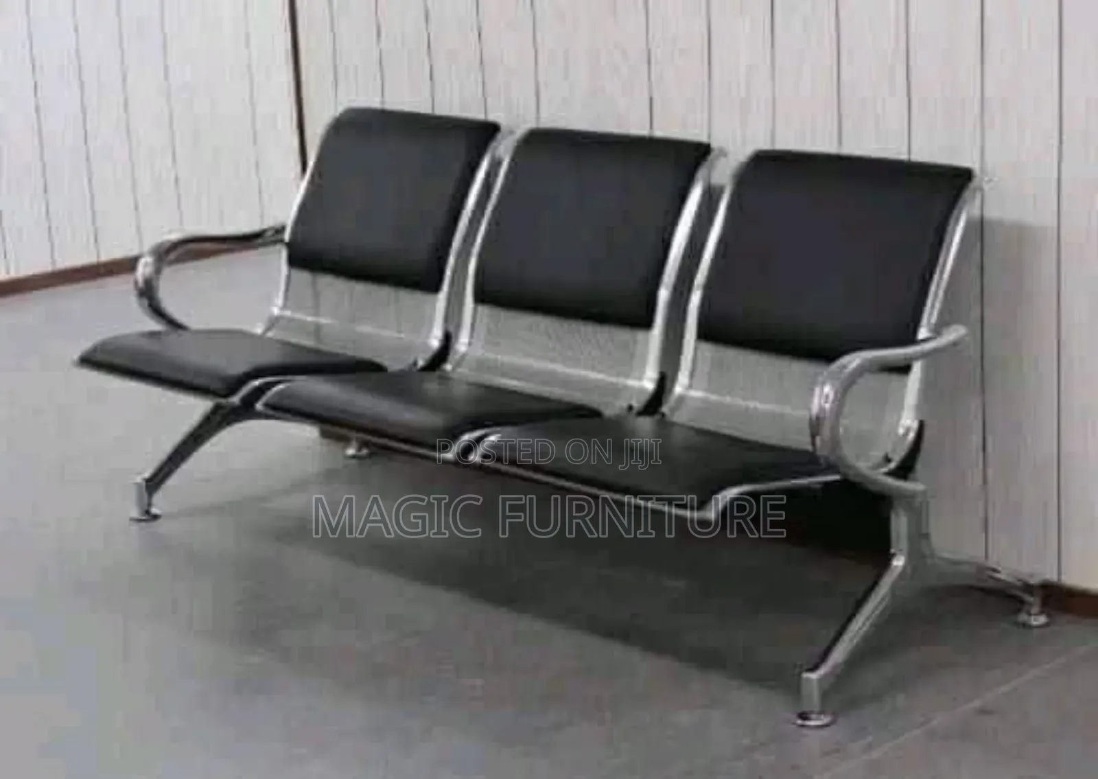 Three Siter Gust Chair