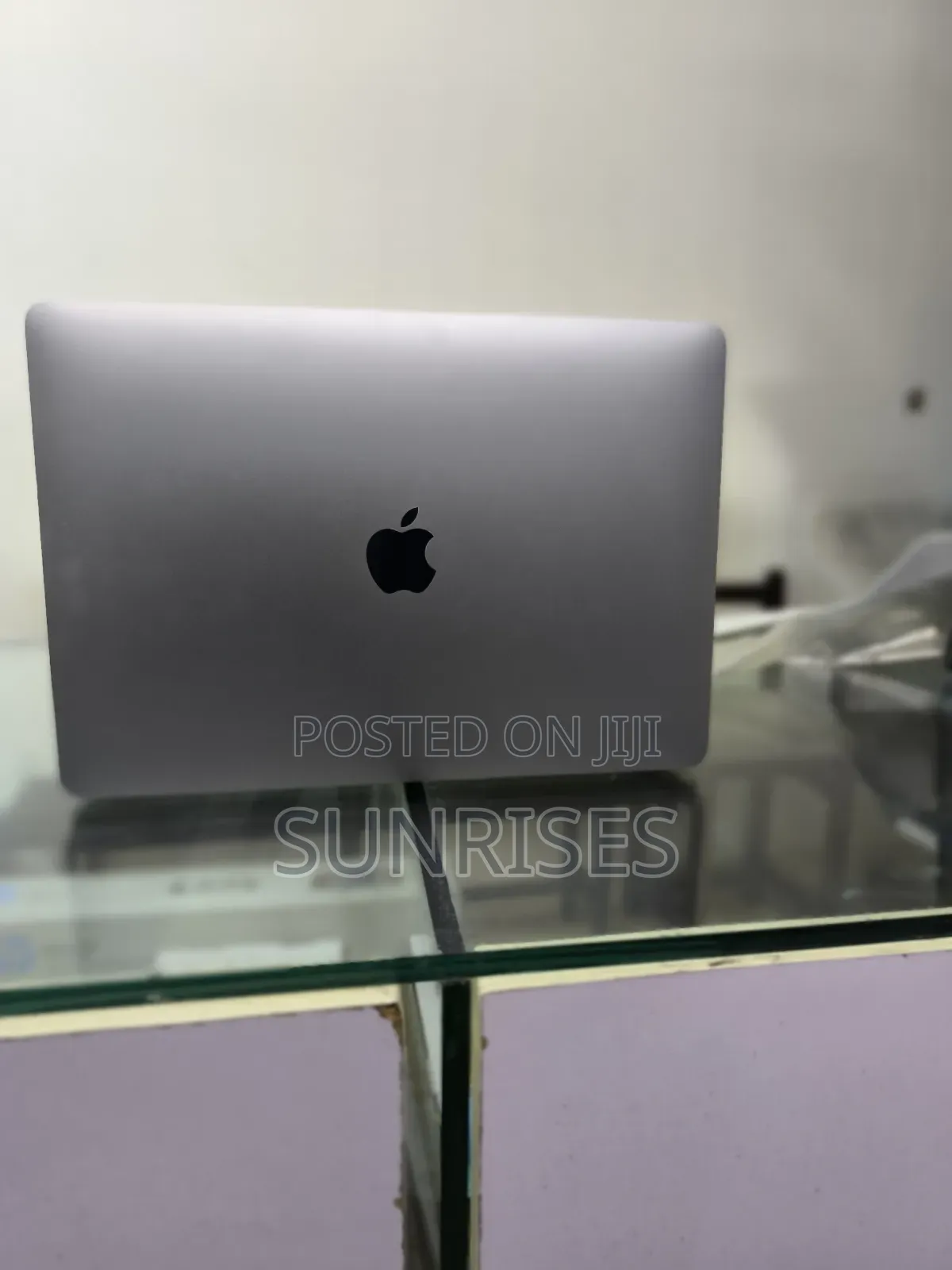 New Laptop Apple MacBook Pro M1 8GB Apple M1 SSD 256GB
