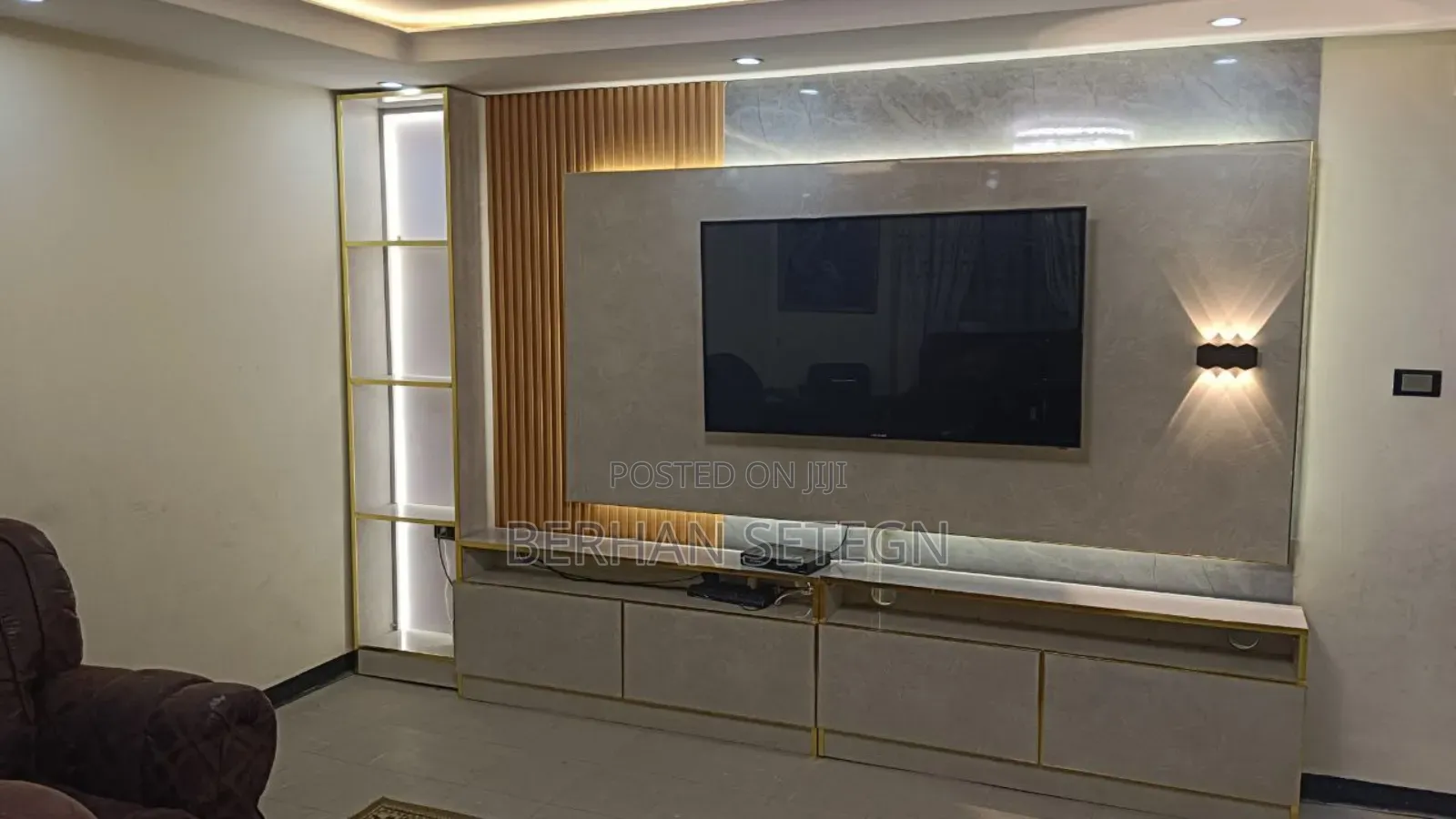 Classic Tv Stands በካሬ ሚሰሩ ቲቪ ስታንዶች