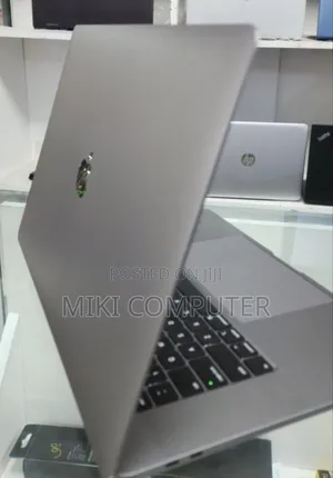 New Laptop Apple MacBook Pro 2017 16GB Intel Core I7 SSD 256GB