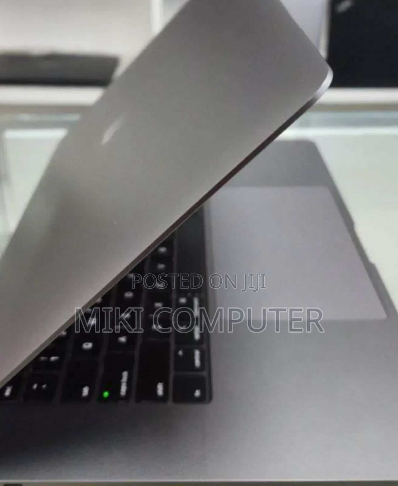 New Laptop Apple MacBook Pro 2017 16GB Intel Core I7 SSD 256GB