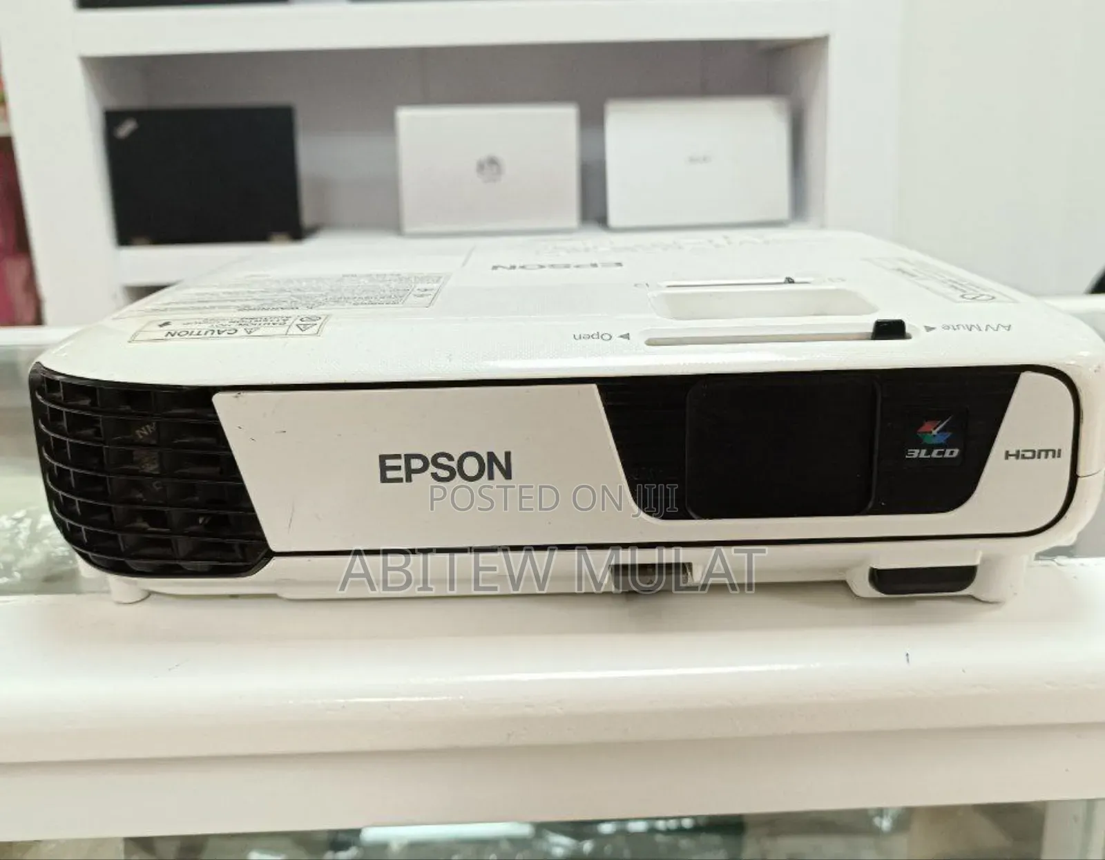 Used Epson EB- X31 Projector 
Quantity: 4 Pieces