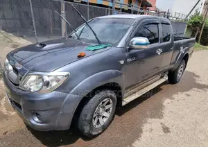 Photo - Toyota Hilux 2009 Gray