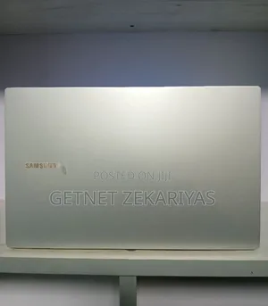 New Laptop Samsung 8GB Intel Core I5 SSD 256GB