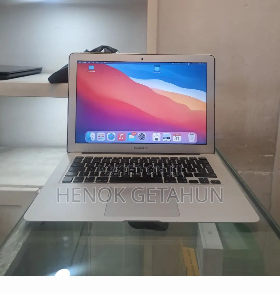 New Apple MacBook Air 2024 M3 13-Inch 8GB Intel Core I7 HDD 128GB