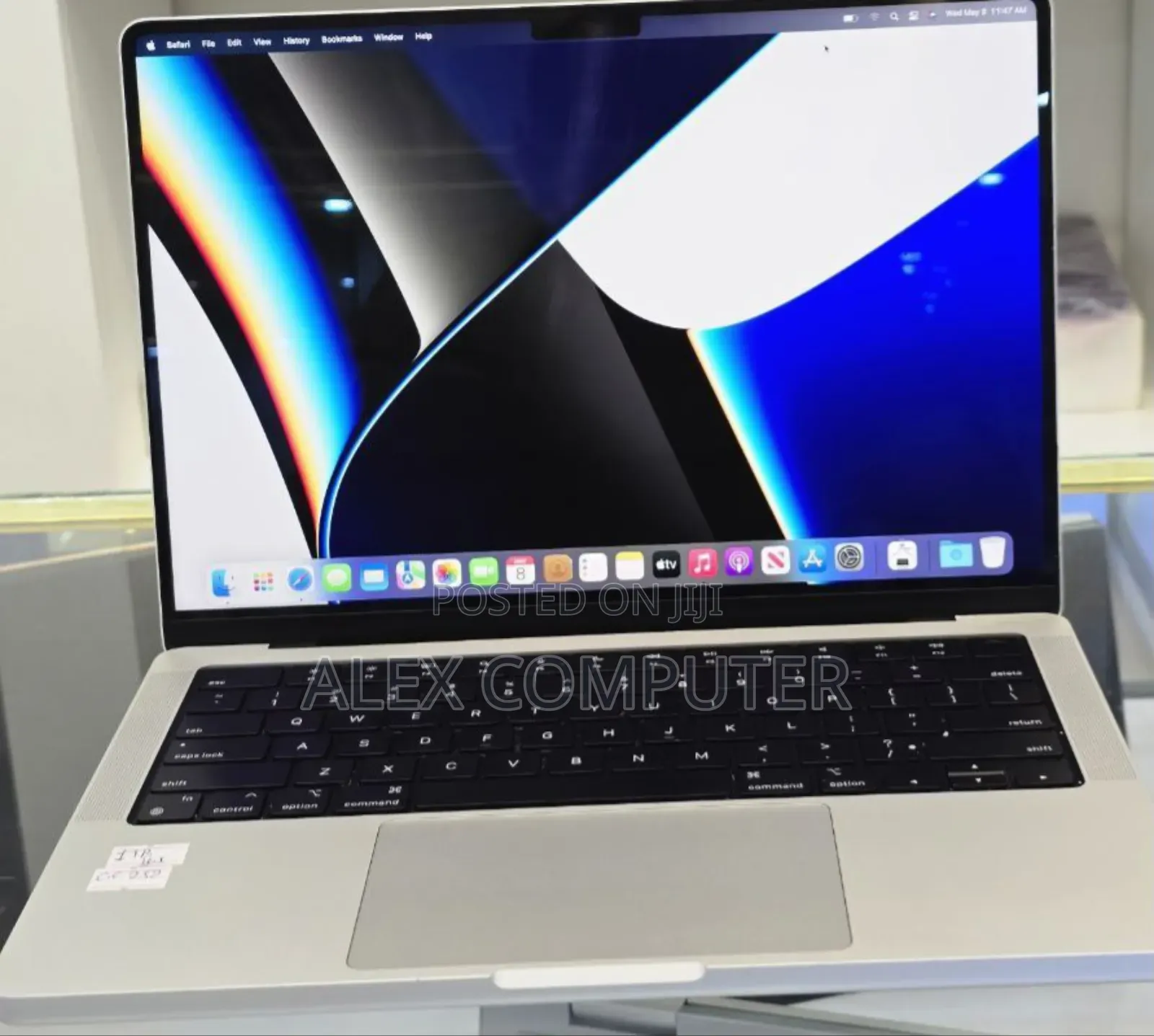 New Laptop Apple MacBook Pro M1 16GB Apple M1 Pro SSD 512GB
