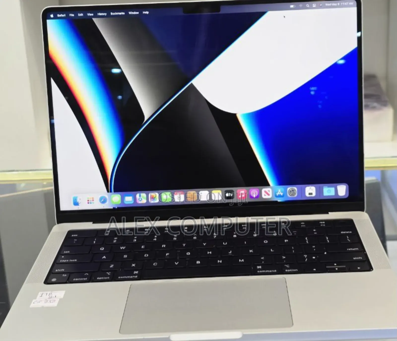 New Laptop Apple MacBook Pro M1 16GB Apple M1 Pro SSD 512GB