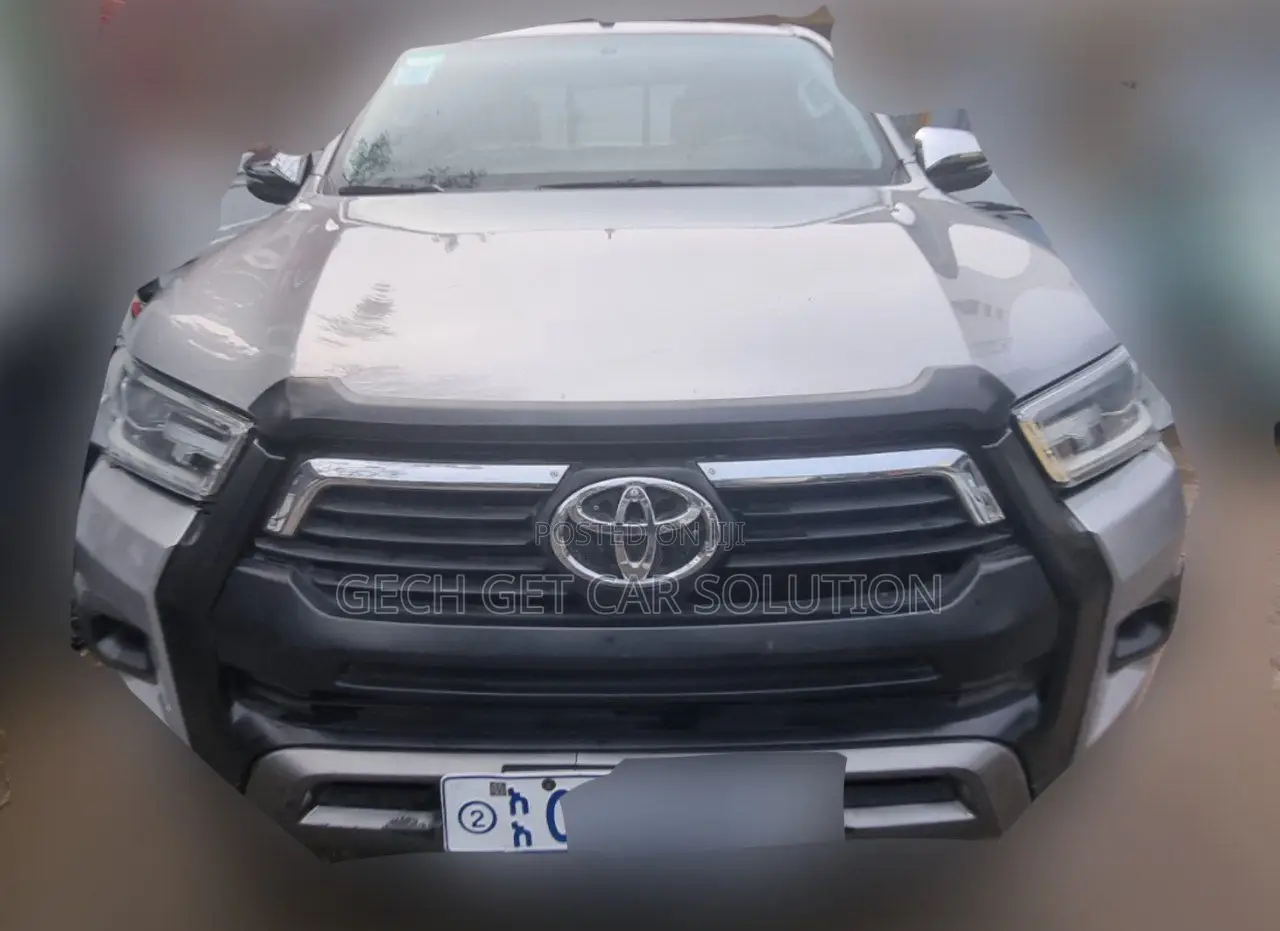 Toyota Hilux 2022 Silver