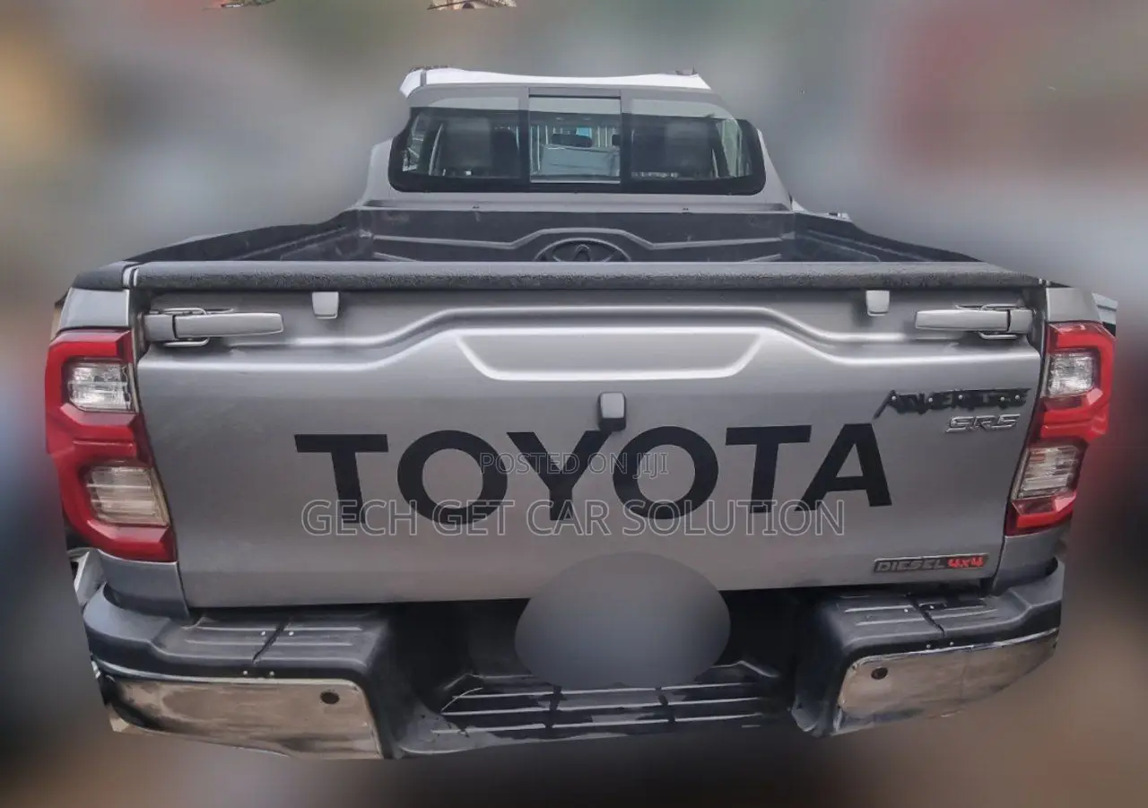 Toyota Hilux 2022 Silver