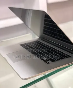 Photo - New Laptop Apple MacBook Pro 2015 16GB Intel Core I7 SSD 1T