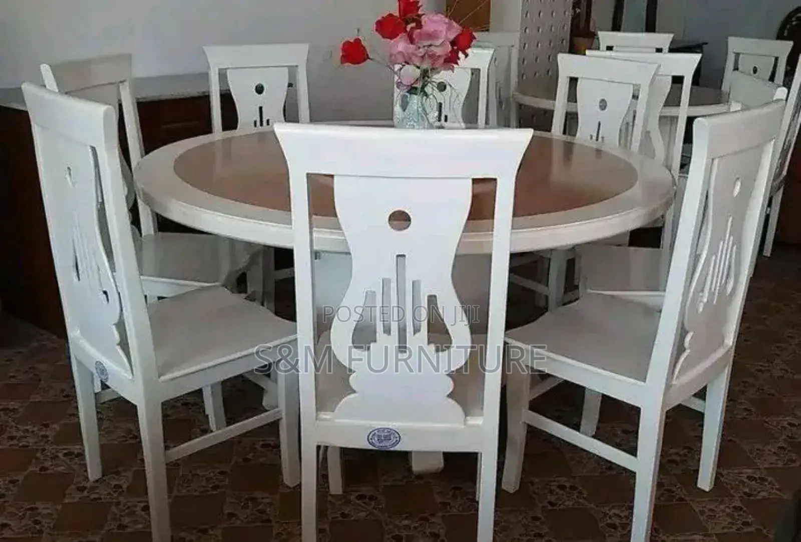 7 Seater Circular Dinning Table