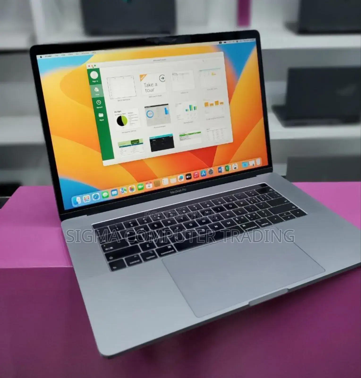 New Laptop Apple MacBook Pro 2018 16GB Intel Core I7 SSD 512GB