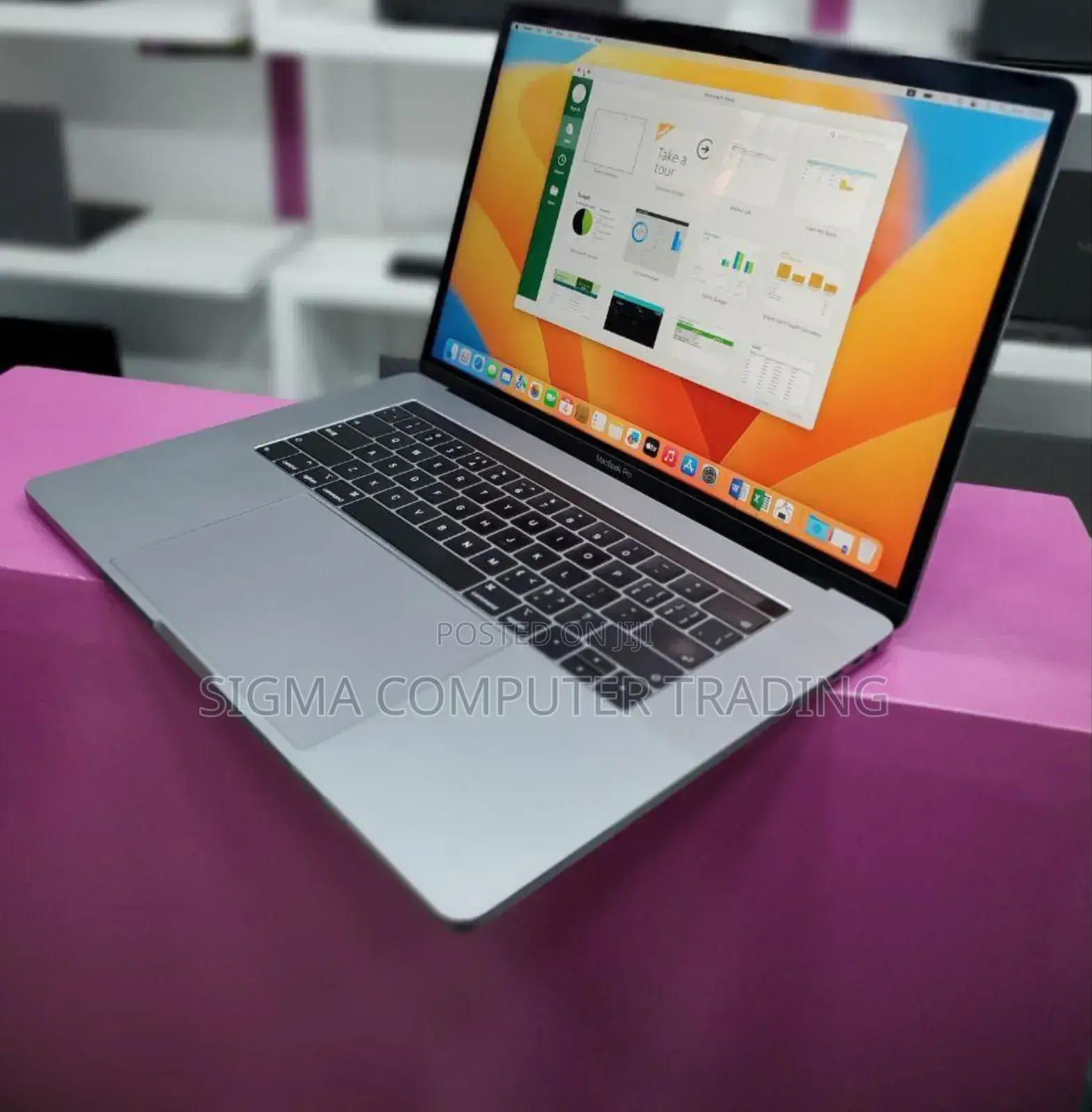 New Laptop Apple MacBook Pro 2018 16GB Intel Core I7 SSD 512GB