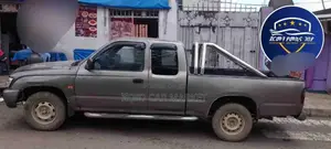 Toyota Hilux 2005 Gray