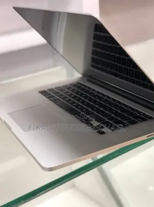 New Laptop Apple MacBook Pro 2015 16GB Intel Core I7 SSD 1T