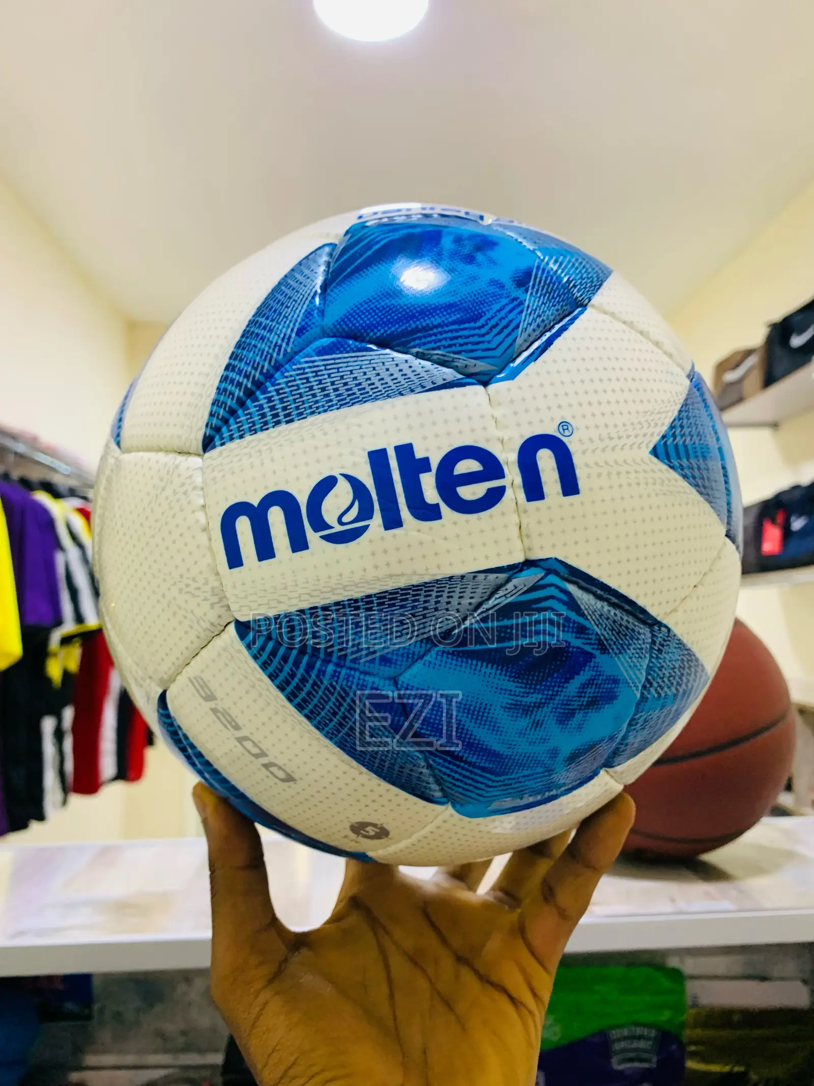 Molten 3200 Tubeless Vanity Football