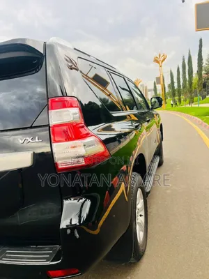 Toyota Land Cruiser Prado 2016 Black