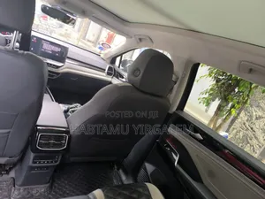 Volkswagen ID.6 2022 Blue