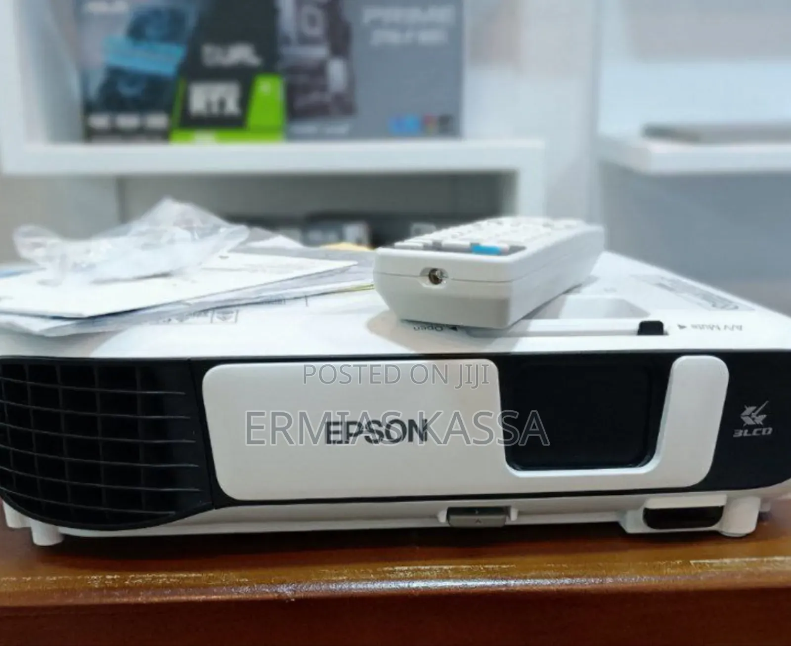 New Epson EB- S41 Projector With Remote, Manual and Bag